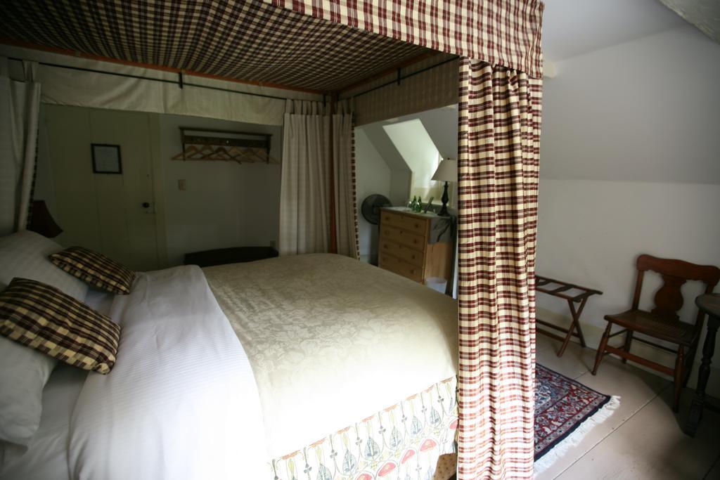 Queen Room with Spa Bath